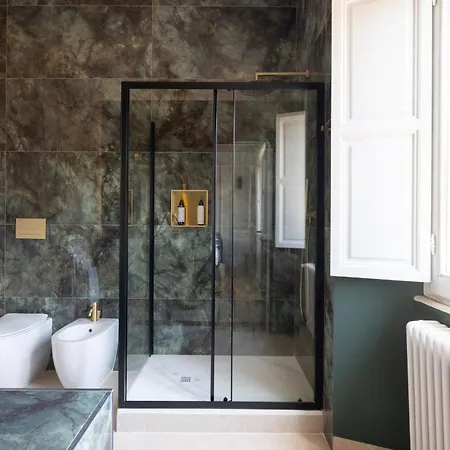 71 Penthouse - Completely Renovated *