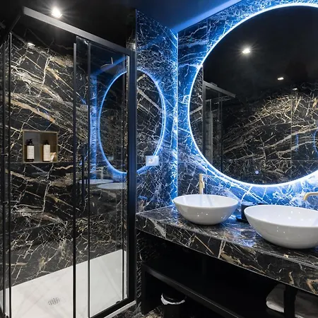 71 Penthouse - Renovated 2026 Apartment Rom