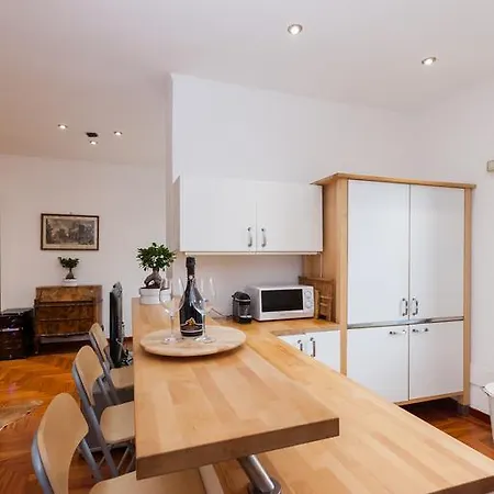 71 Penthouse - Completely Renovated Appartement *